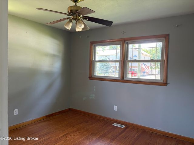 6709 Falling Star Dr, Louisville, KY 40272