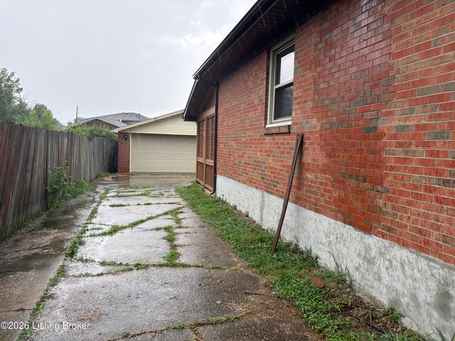 6709 Falling Star Dr, Louisville, KY 40272