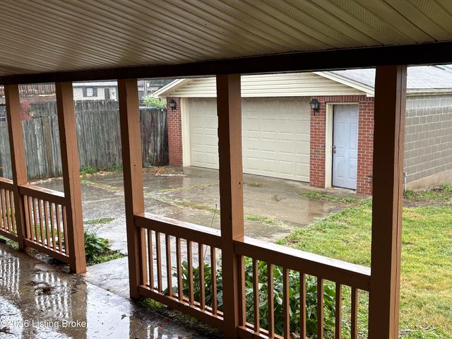6709 Falling Star Dr, Louisville, KY 40272