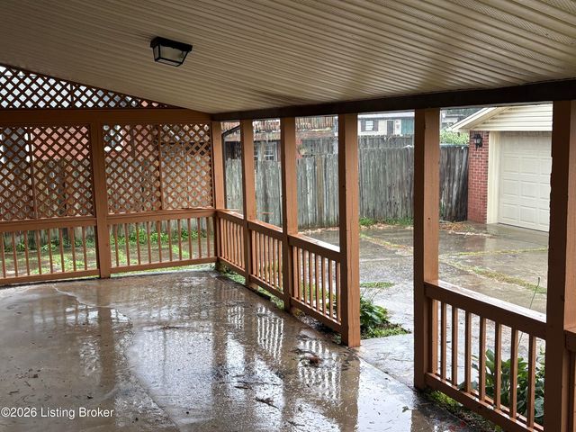 6709 Falling Star Dr, Louisville, KY 40272