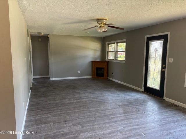6709 Falling Star Dr, Louisville, KY 40272