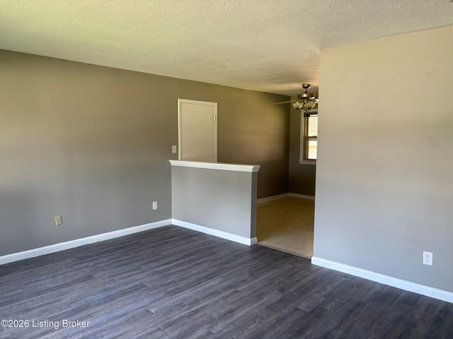6709 Falling Star Dr, Louisville, KY 40272