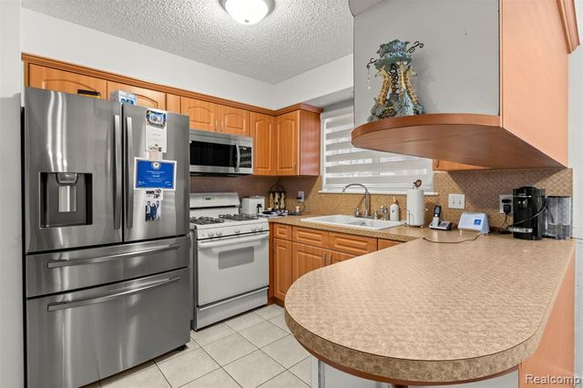 26611 Cecile Street, Dearborn Heights, MI 48127