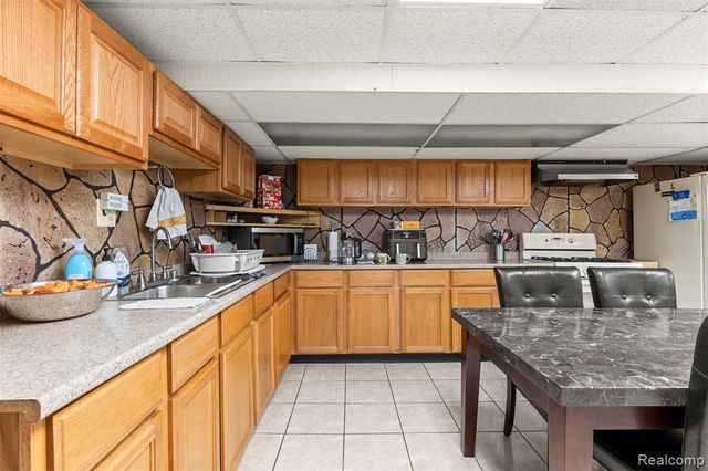 26611 Cecile Street, Dearborn Heights, MI 48127