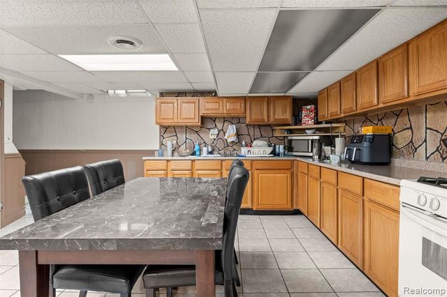 26611 Cecile Street, Dearborn Heights, MI 48127