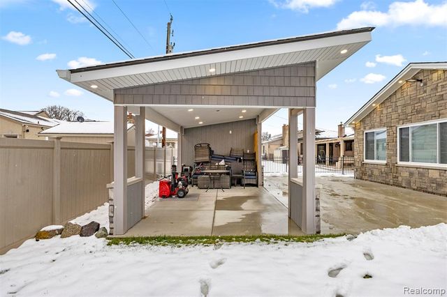 26611 Cecile Street, Dearborn Heights, MI 48127