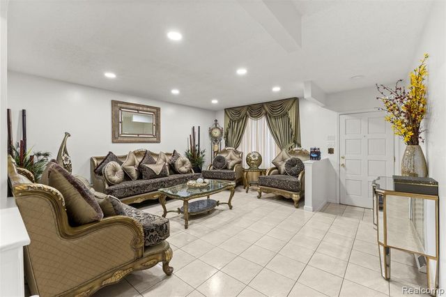 26611 Cecile Street, Dearborn Heights, MI 48127