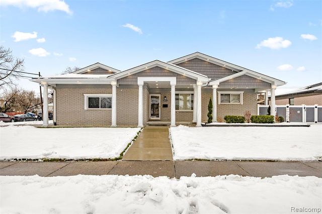 26611 Cecile Street, Dearborn Heights, MI 48127