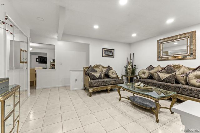 26611 Cecile Street, Dearborn Heights, MI 48127