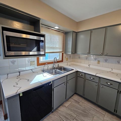 4696 PALMERSTONE Boulevard, Rockford, IL 61102