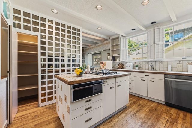 1735 N Hunter St, Stockton, CA 95204