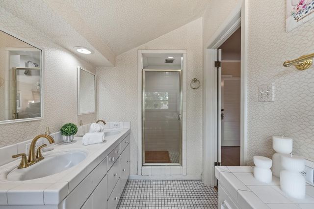 1735 N Hunter St, Stockton, CA 95204