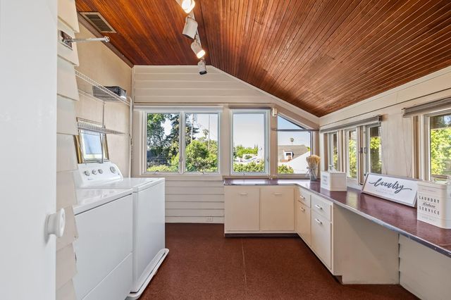 1735 N Hunter St, Stockton, CA 95204