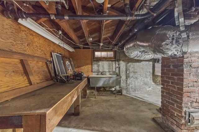 1735 N Hunter St, Stockton, CA 95204