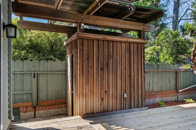 1735 N Hunter St, Stockton, CA 95204