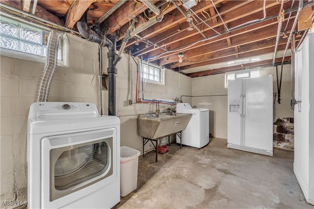 15861 Glenridge Avenue, Middleburg Heights, OH 44130