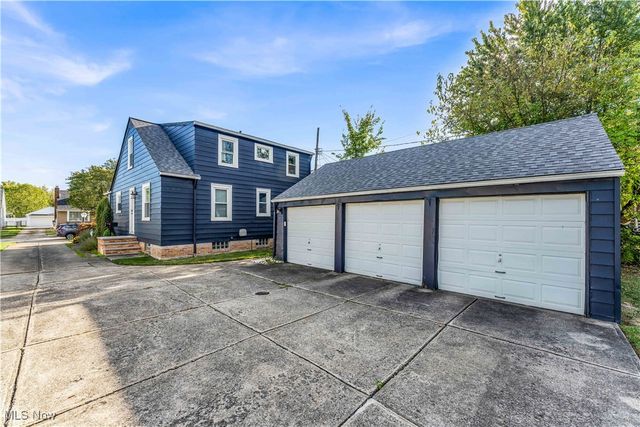 15861 Glenridge Avenue, Middleburg Heights, OH 44130