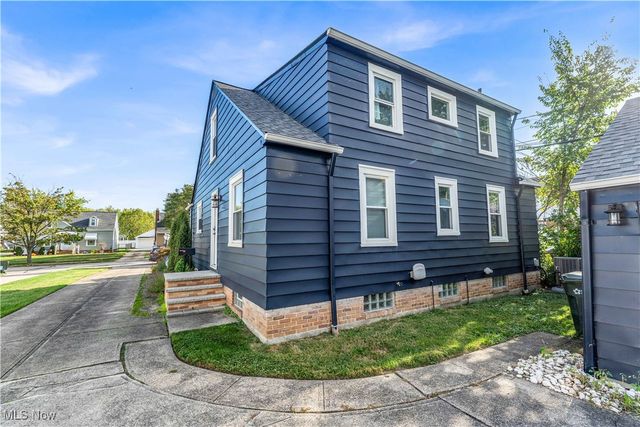 15861 Glenridge Avenue, Middleburg Heights, OH 44130