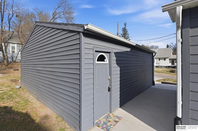 1902 S 14th Street, Omaha, NE 68108