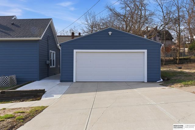 1902 S 14th Street, Omaha, NE 68108