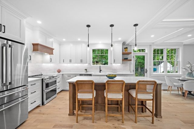 1 Stanley Ave, Newburyport, MA 01950