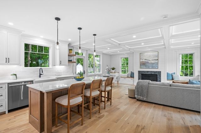 1 Stanley Ave, Newburyport, MA 01950