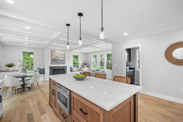 1 Stanley Ave, Newburyport, MA 01950