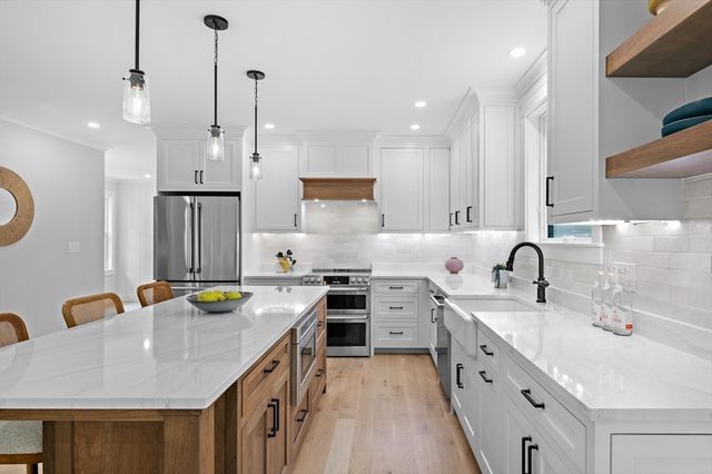 1 Stanley Ave, Newburyport, MA 01950