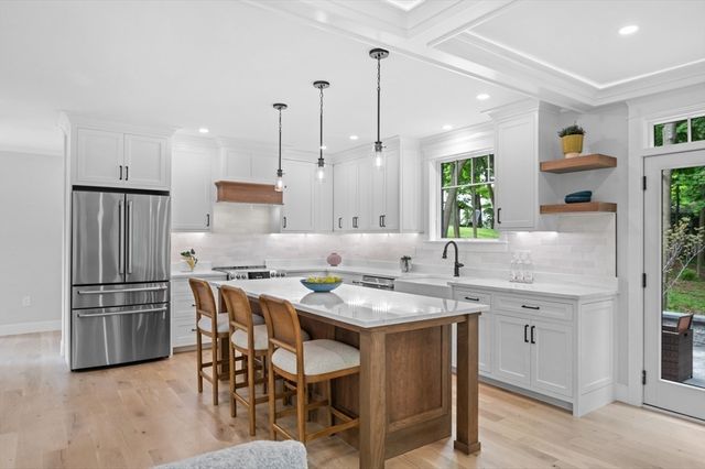 1 Stanley Ave, Newburyport, MA 01950
