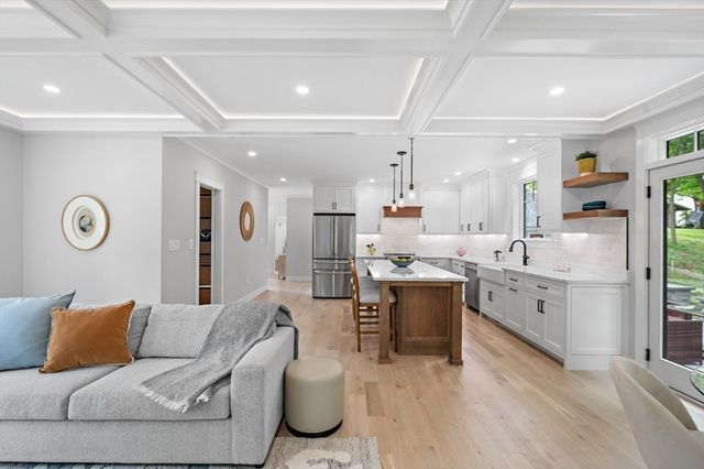 1 Stanley Ave, Newburyport, MA 01950