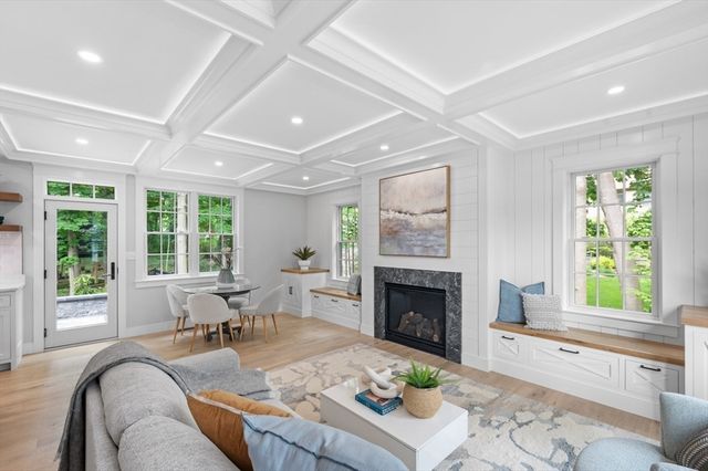 1 Stanley Ave, Newburyport, MA 01950