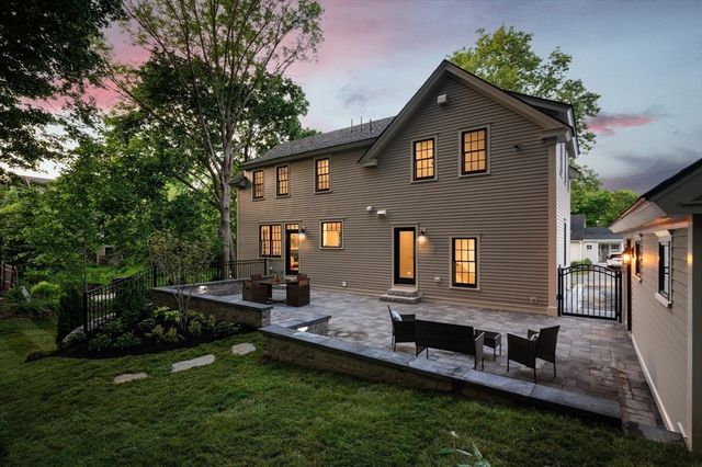 1 Stanley Ave, Newburyport, MA 01950