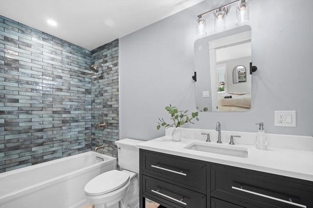 1 Stanley Ave, Newburyport, MA 01950
