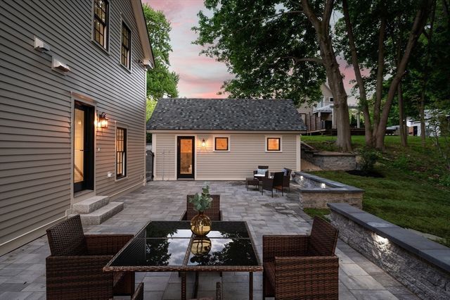 1 Stanley Ave, Newburyport, MA 01950