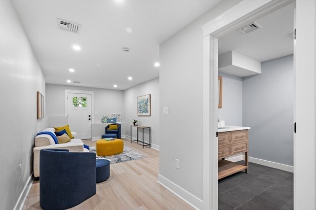 1 Stanley Ave, Newburyport, MA 01950