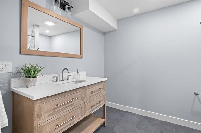 1 Stanley Ave, Newburyport, MA 01950