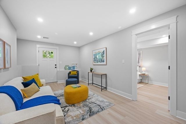1 Stanley Ave, Newburyport, MA 01950
