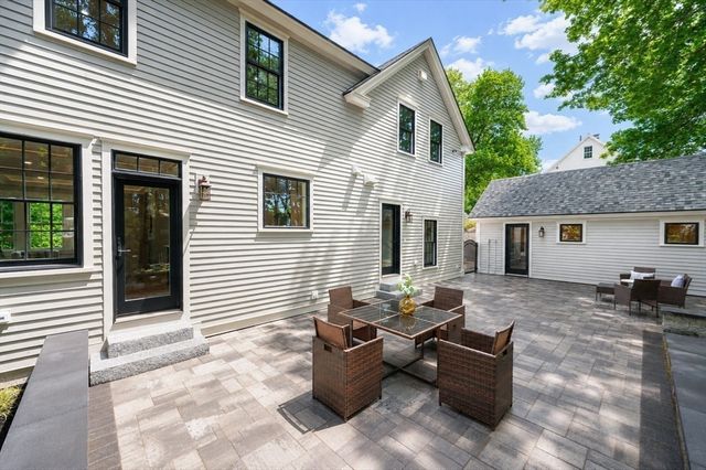 1 Stanley Ave, Newburyport, MA 01950