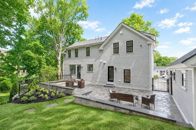 1 Stanley Ave, Newburyport, MA 01950
