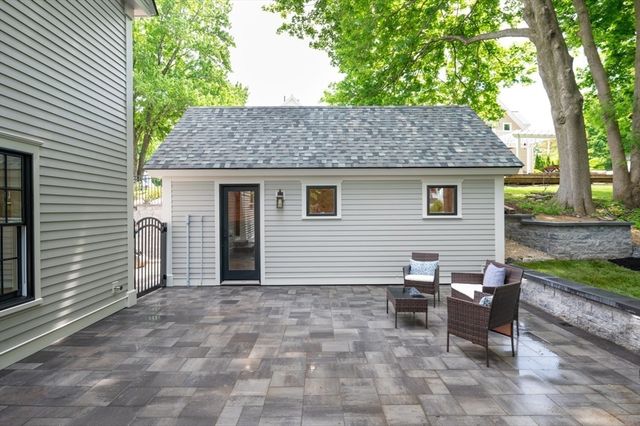 1 Stanley Ave, Newburyport, MA 01950