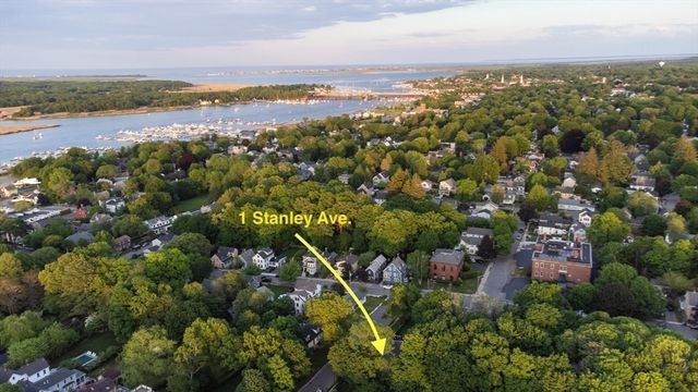 1 Stanley Ave, Newburyport, MA 01950