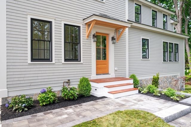 1 Stanley Ave, Newburyport, MA 01950