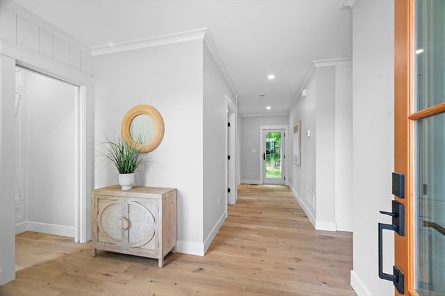 1 Stanley Ave, Newburyport, MA 01950
