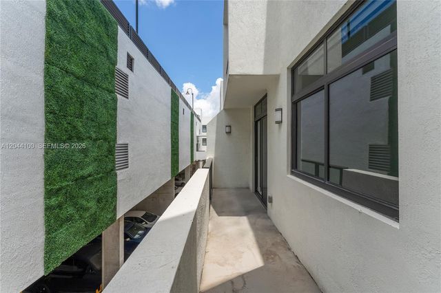 1 Curtiss Pkwy 312, Miami Springs, FL 33166