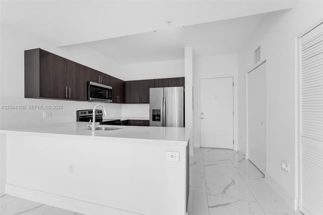 1 Curtiss Pkwy 312, Miami Springs, FL 33166