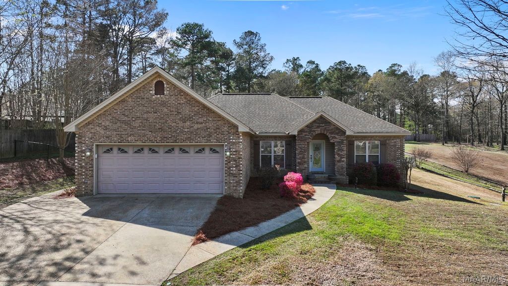 129 HERMITAGE Pass, Wetumpka, AL 36093