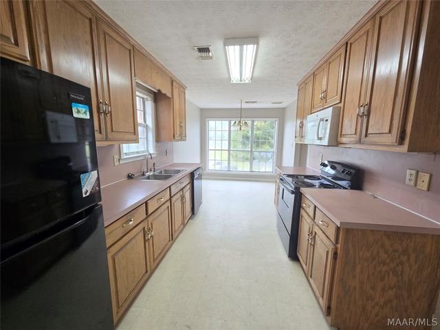 1413 County Road 43 ., Prattville, AL 36067