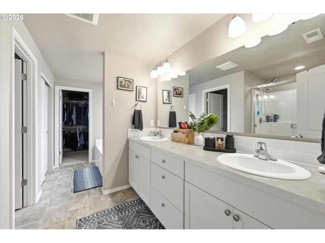 2 GREGORY St, Milton Freewater, OR 97862