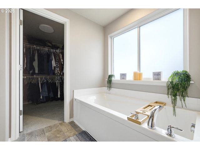 2 GREGORY St, Milton Freewater, OR 97862