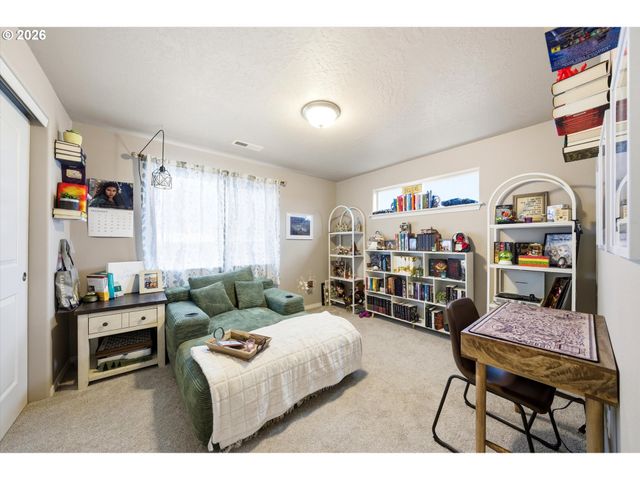 2 GREGORY St, Milton Freewater, OR 97862